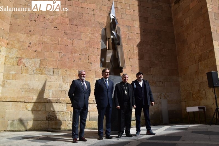 Salamanca: escultura al ‘Cofrade’