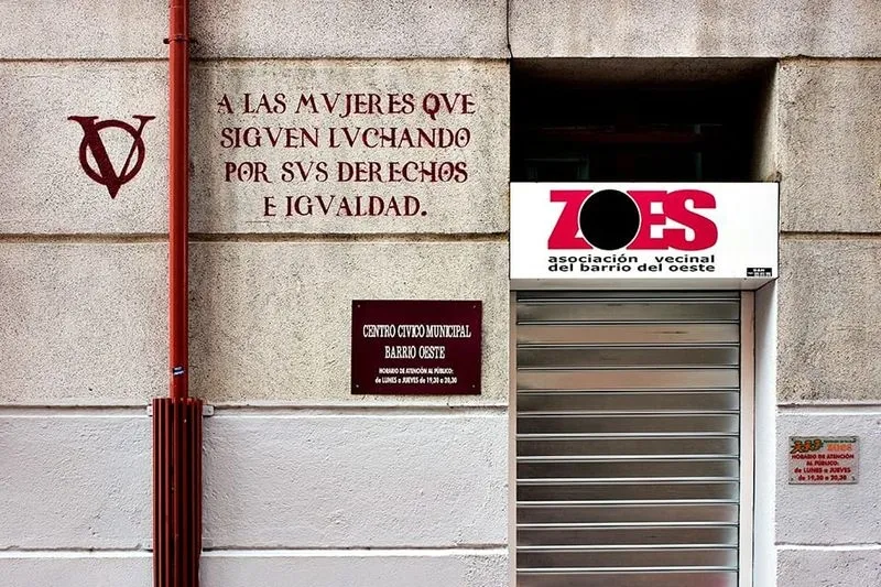 Una de las frases que se puede leer en el barrio del Oeste, con motivo del Día de la Mujer. Foto Asociación Vecinal Zoes