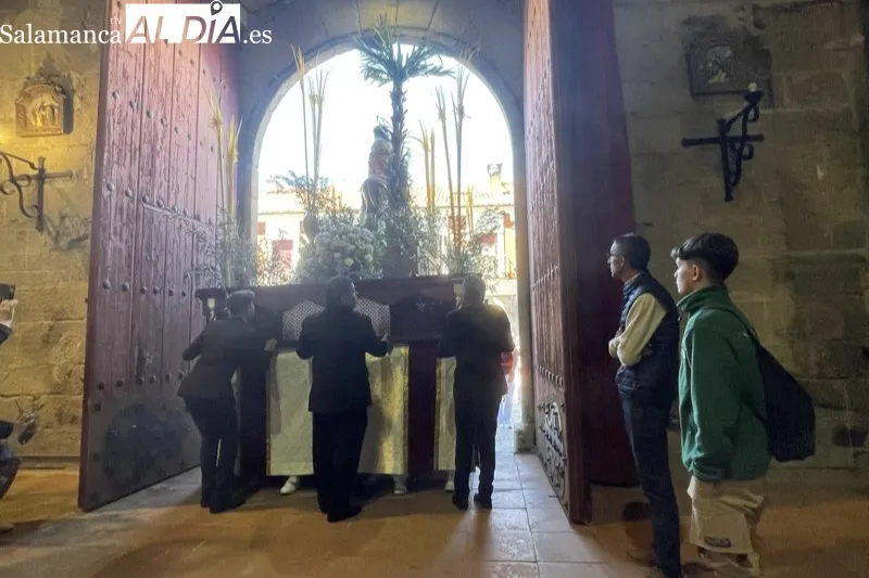 Foto 4 - Multitudinario recibimiento a Jes&uacute;s en la Borriquilla en un esperado Domingo de Ramos