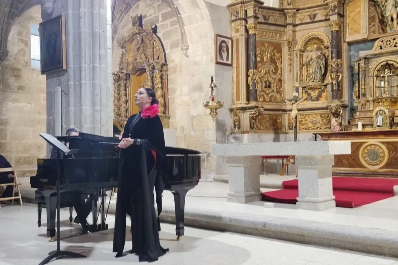 Montserrat Caballe Martí ofrecía un concierto en la iglesia de Mancera de Abajo  