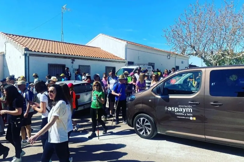 Malpartida acogía la marcha de senderismo solidaria con Aspaym