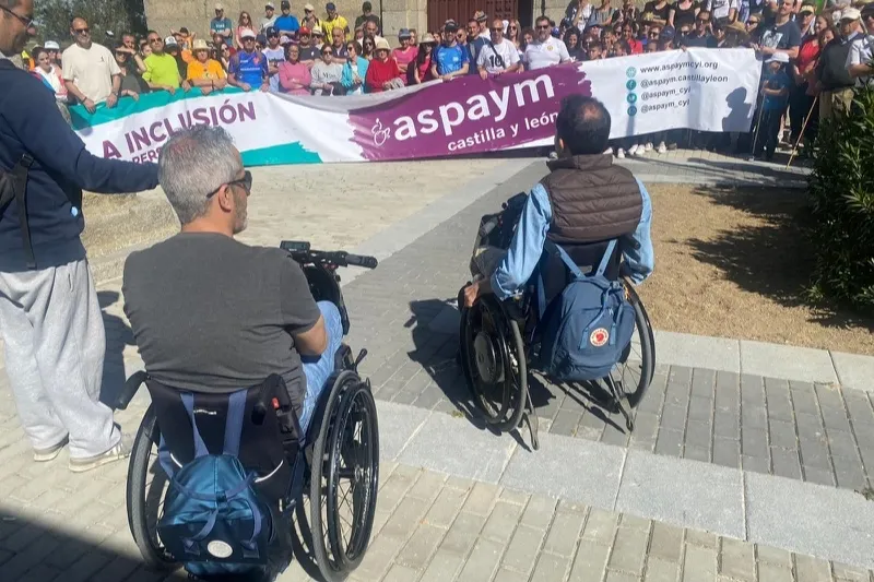 Malpartida acogía la marcha de senderismo solidaria con Aspaym