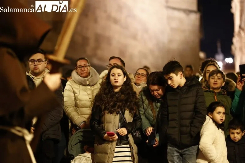 Público en la procesión de la Hermandad Franciscana. Fotos: David Sañudo