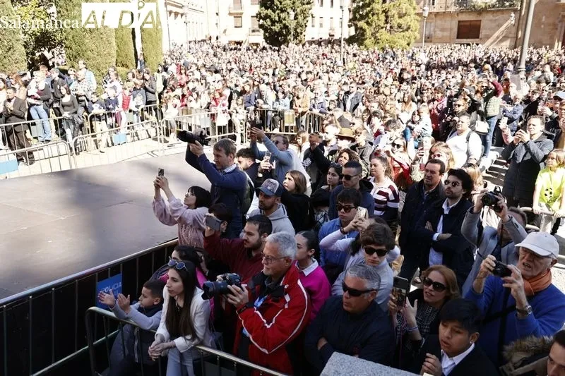 Foto 11 - Salmantinos y turistas disfrutan con Jes&uacute;s Amigo de los Ni&ntilde;os