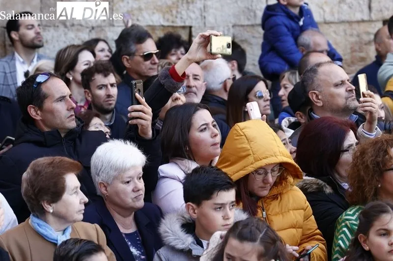 Foto 6 - Salmantinos y turistas disfrutan con Jes&uacute;s Amigo de los Ni&ntilde;os
