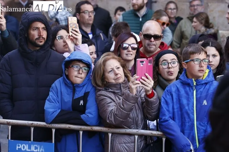 Foto 2 - Salmantinos y turistas disfrutan con Jes&uacute;s Amigo de los Ni&ntilde;os