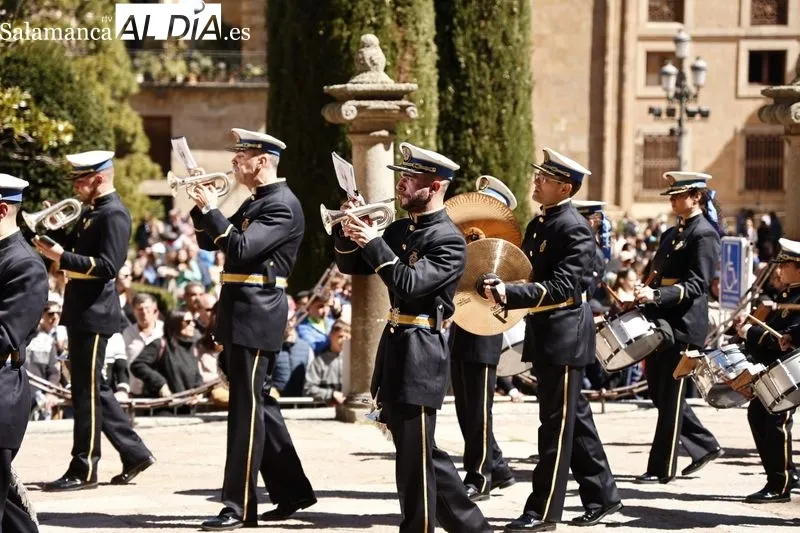 Foto 3 - Una multitud recibe a 'La Borriquilla' en Salamanca