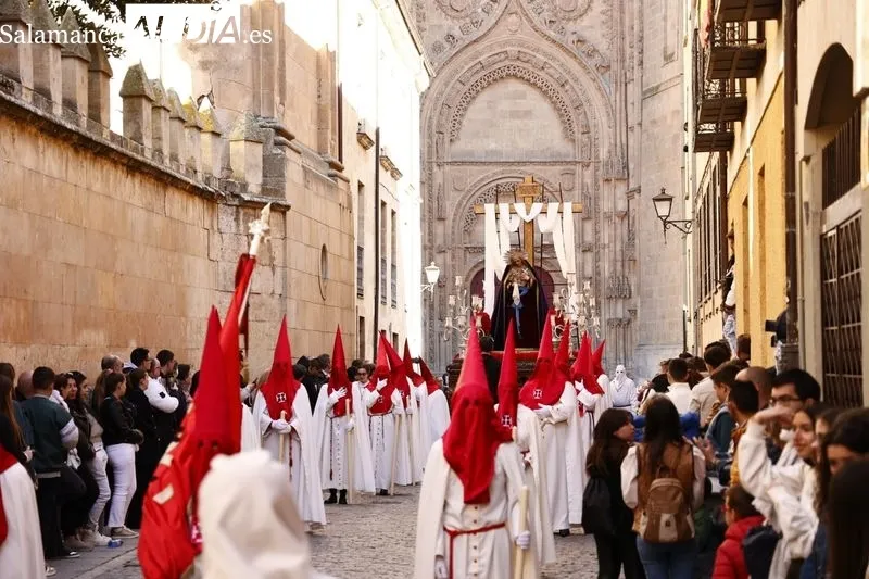 Imágenes de la procesión de la Hermandad de Nuestro Padre Jesús del Perdón. Fotos: David Sañudo
