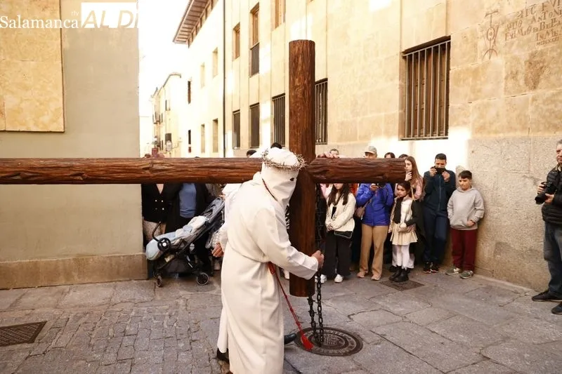 Imágenes de la procesión de la Hermandad de Nuestro Padre Jesús del Perdón. Fotos: David Sañudo