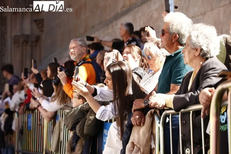 Numeroso público en la procesión de la Hermandad de Nuestro Padre Jesús del Vía Crucis. Fotos: David Sañudo