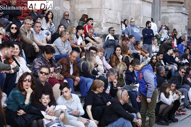 Numeroso público en la procesión de la Hermandad de Nuestro Padre Jesús del Vía Crucis. Fotos: David Sañudo