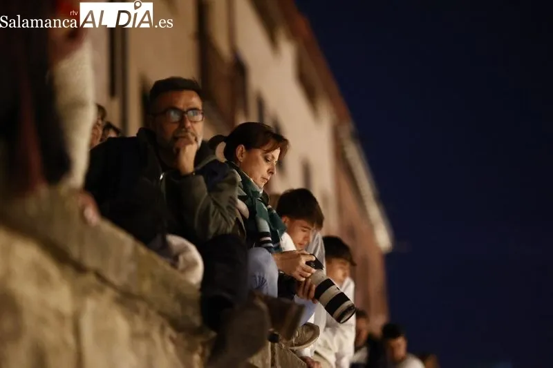 Público en la procesión de la Hermandad del Cristo del Amor y de la Paz. Fotos: David Sañudo