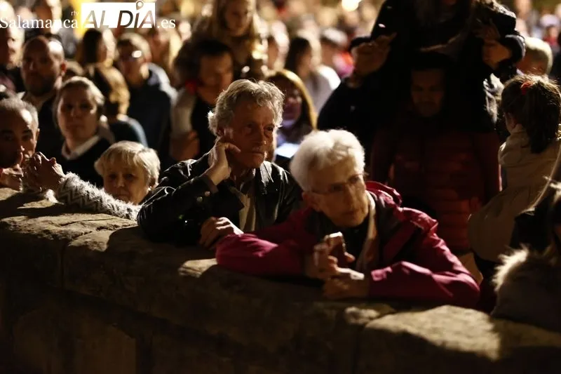 Público en la procesión de la Hermandad del Cristo del Amor y de la Paz. Fotos: David Sañudo