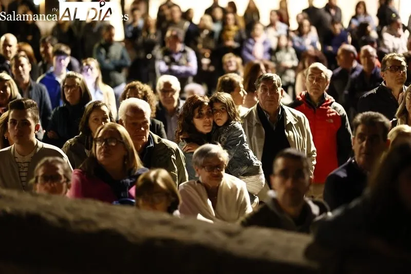 Público en la procesión de la Hermandad del Cristo del Amor y de la Paz. Fotos: David Sañudo