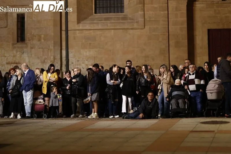 Público en la procesión de la Hermandad del Cristo del Amor y de la Paz. Fotos: David Sañudo