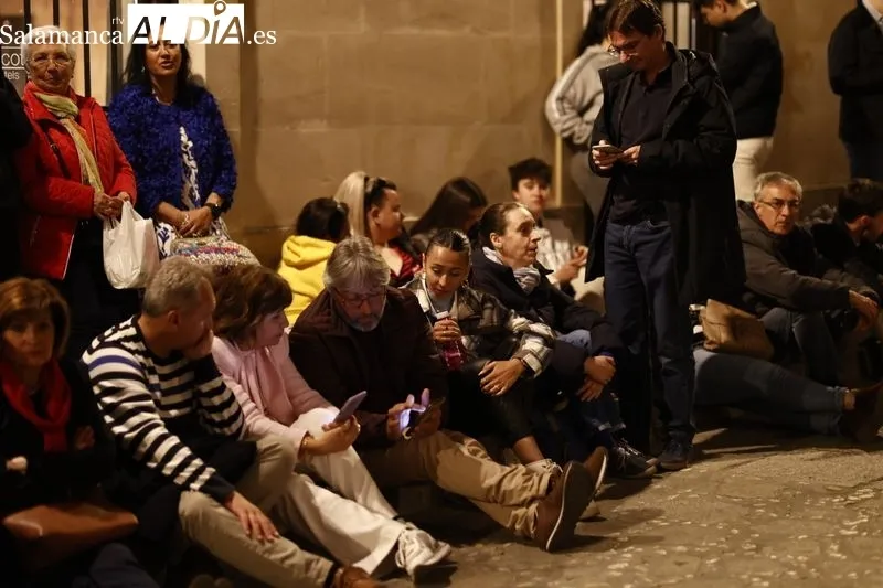 Público en la procesión de la Hermandad del Cristo del Amor y de la Paz. Fotos: David Sañudo