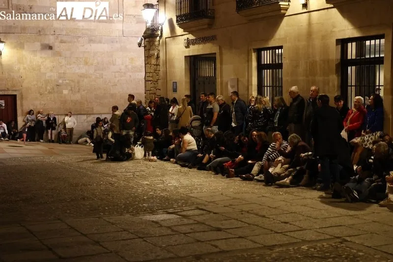 Público en la procesión de la Hermandad del Cristo del Amor y de la Paz. Fotos: David Sañudo