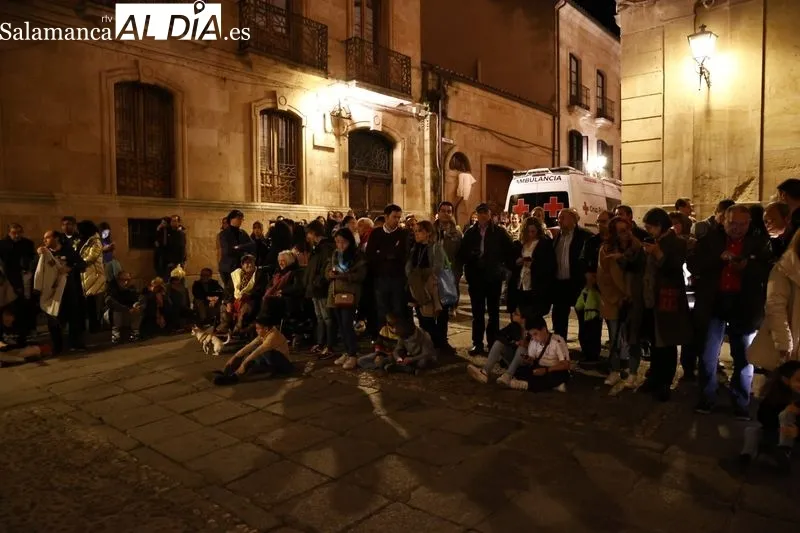Público en la procesión de la Hermandad del Cristo del Amor y de la Paz. Fotos: David Sañudo