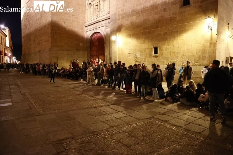 Público en la procesión de la Hermandad del Cristo del Amor y de la Paz. Fotos: David Sañudo