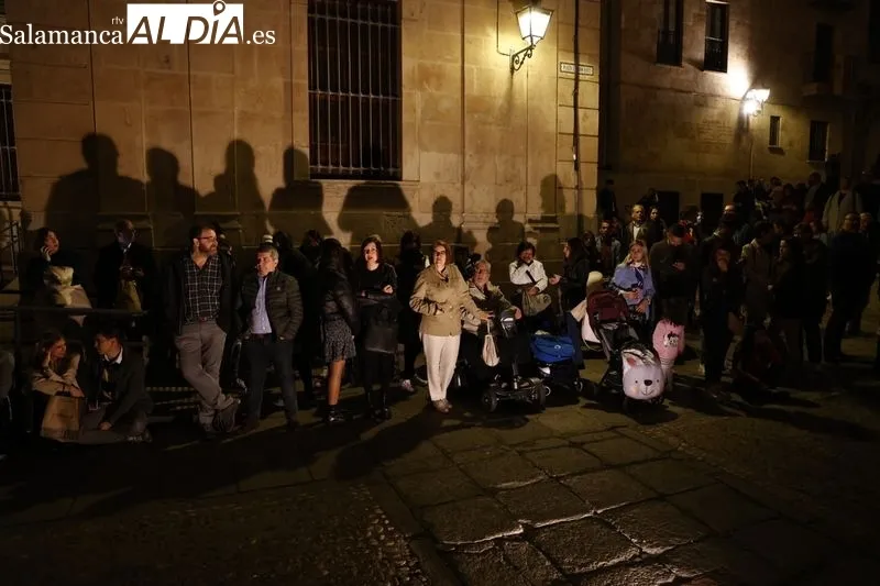 Público en la procesión de la Hermandad del Cristo del Amor y de la Paz. Fotos: David Sañudo
