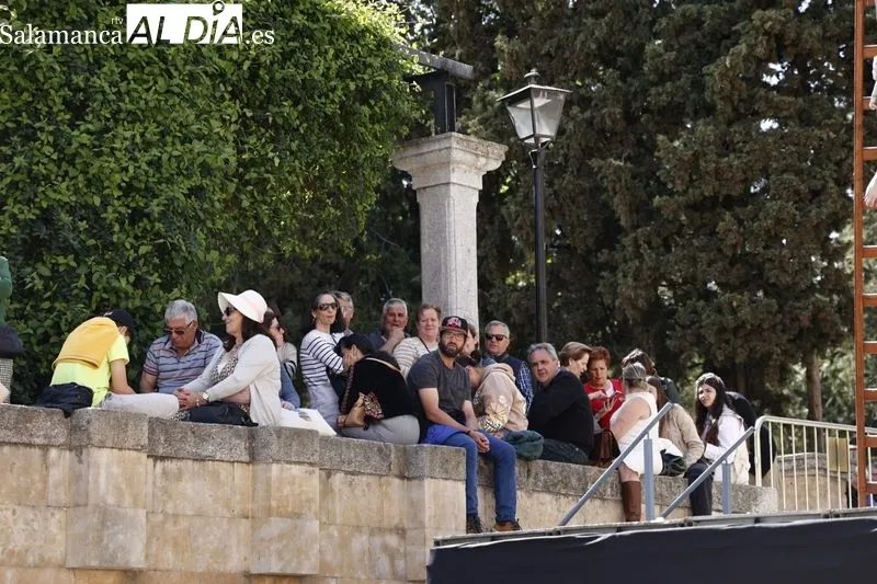 Foto 17 - El Humilladero del parque de San Francisco se abarrota en un nuevo Acto del Descendimiento