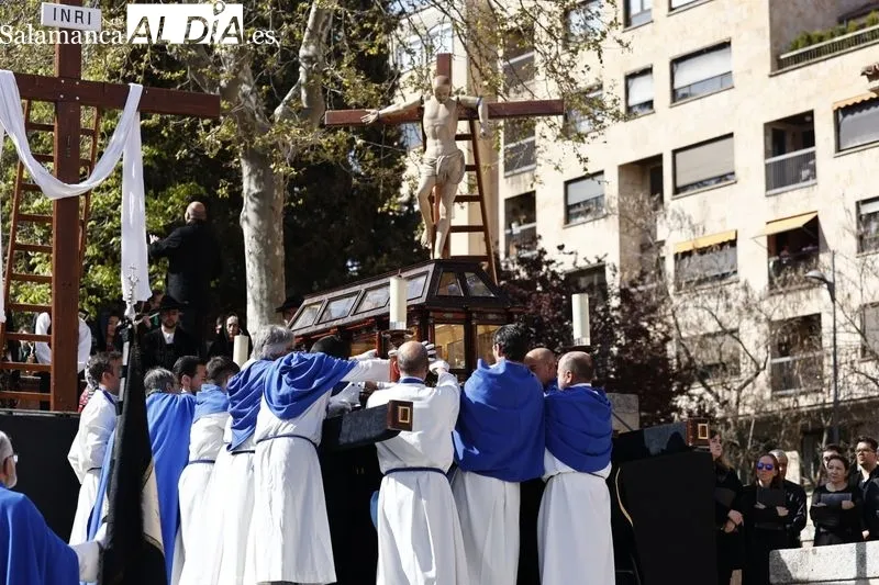 Foto 4 - Respetuoso Acto del Descendimiento para arrancar la tarde del Viernes Santo