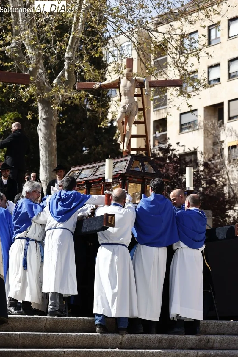 Foto 3 - Respetuoso Acto del Descendimiento para arrancar la tarde del Viernes Santo
