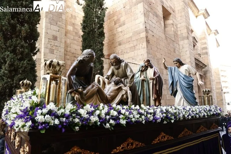 Foto 18 - Jes&uacute;s Nazareno inunda de color morado el centro de la ciudad