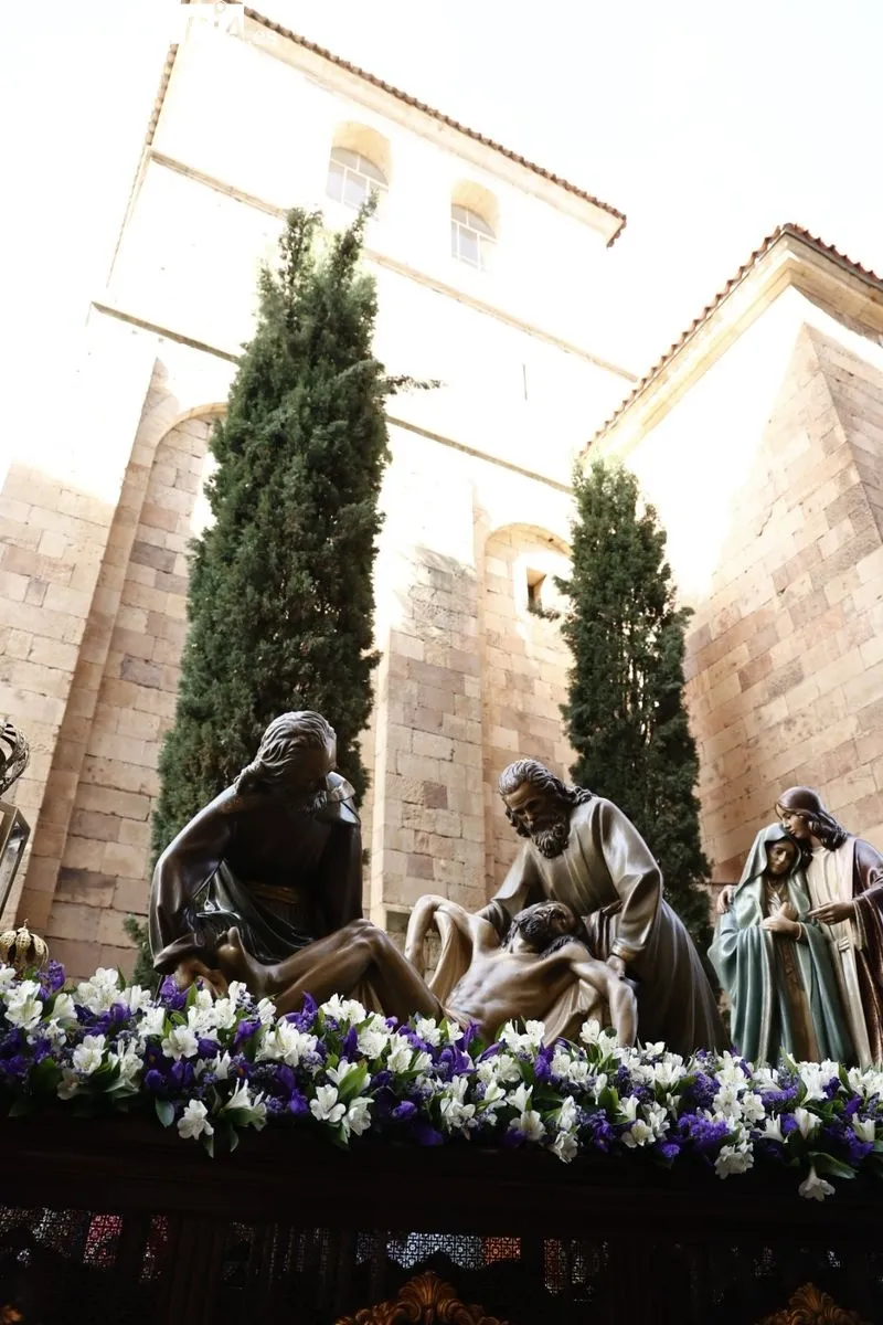 Foto 17 - Jes&uacute;s Nazareno inunda de color morado el centro de la ciudad