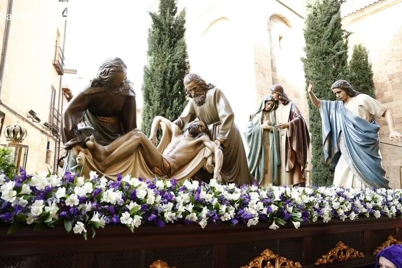 Foto 15 - Jes&uacute;s Nazareno inunda de color morado el centro de la ciudad