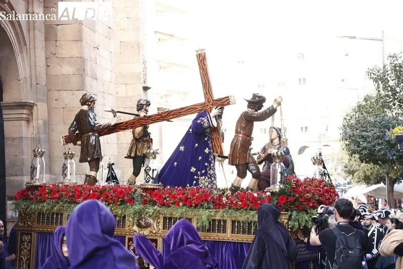 Foto 13 - Jes&uacute;s Nazareno inunda de color morado el centro de la ciudad