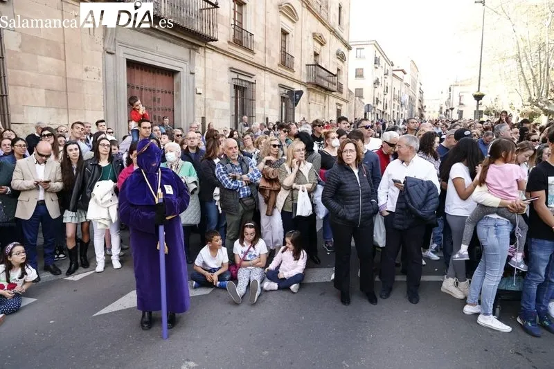 Foto 15 - Devoci&oacute;n por ver a Jes&uacute;s Rescatado y Nuestra Se&ntilde;ora de Las Angustias en las calles salmantinas