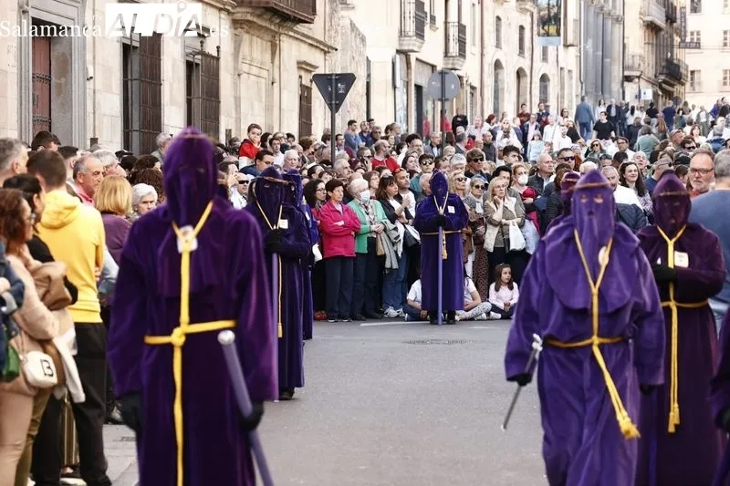 Foto 10 - Devoci&oacute;n por ver a Jes&uacute;s Rescatado y Nuestra Se&ntilde;ora de Las Angustias en las calles salmantinas