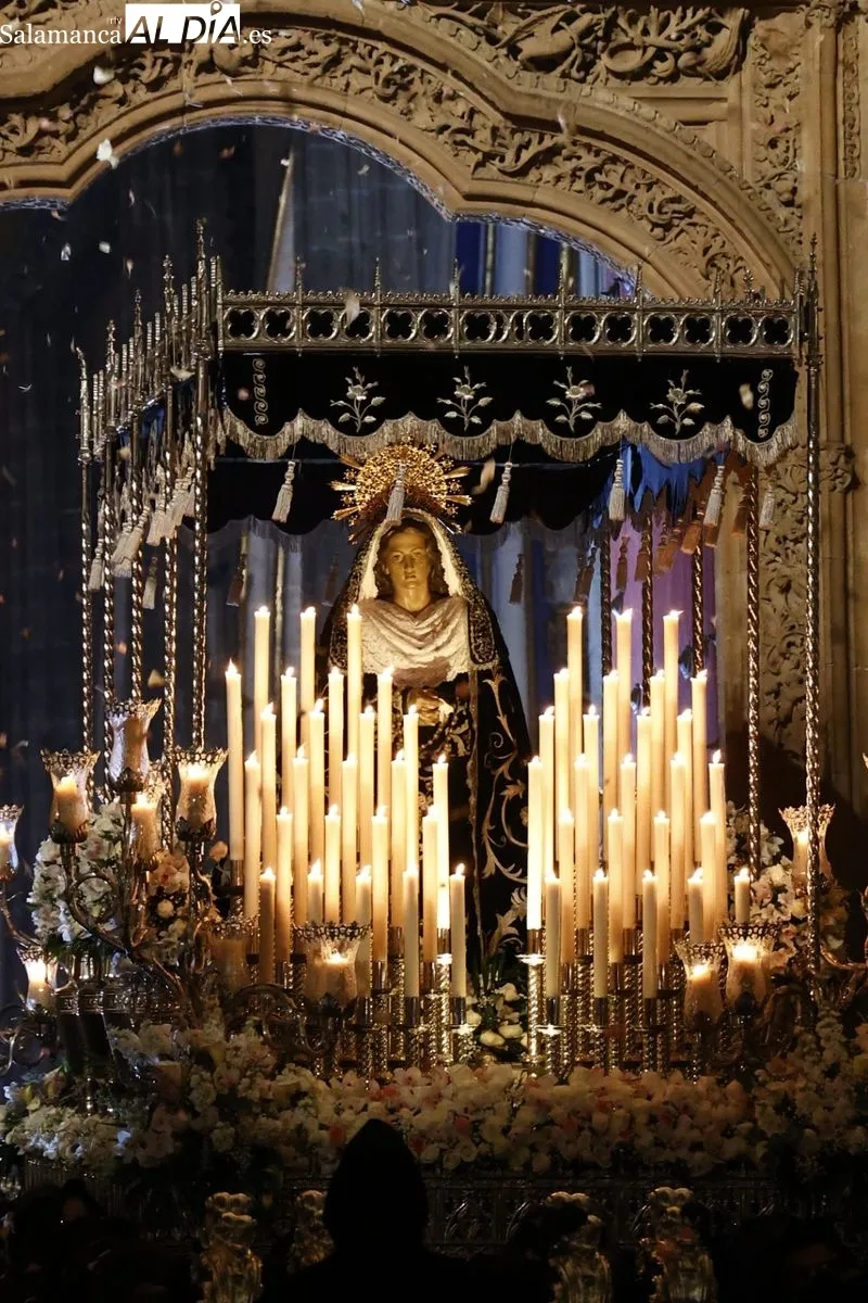 Foto 12 - La elegancia de La Soledad y un respetuoso silencio para dar comienzo al S&aacute;bado Santo