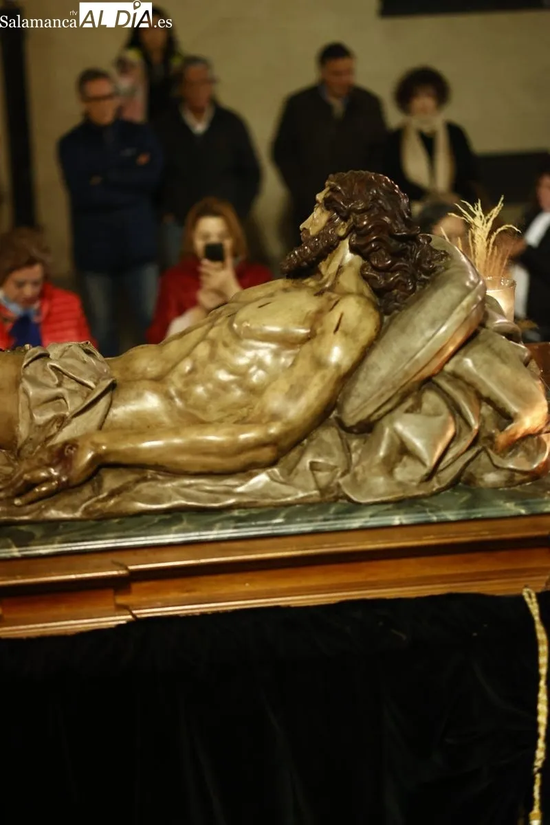 Foto 18 - Respetuoso cortejo f&uacute;nebre al Sant&iacute;simo Cristo de la Liberaci&oacute;n por las calles salmantinas