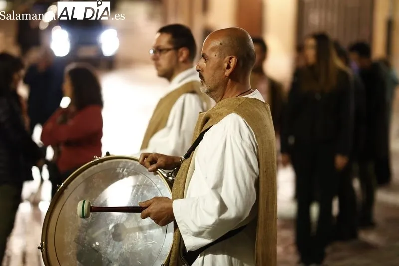 Foto 17 - Respetuoso cortejo f&uacute;nebre al Sant&iacute;simo Cristo de la Liberaci&oacute;n por las calles salmantinas