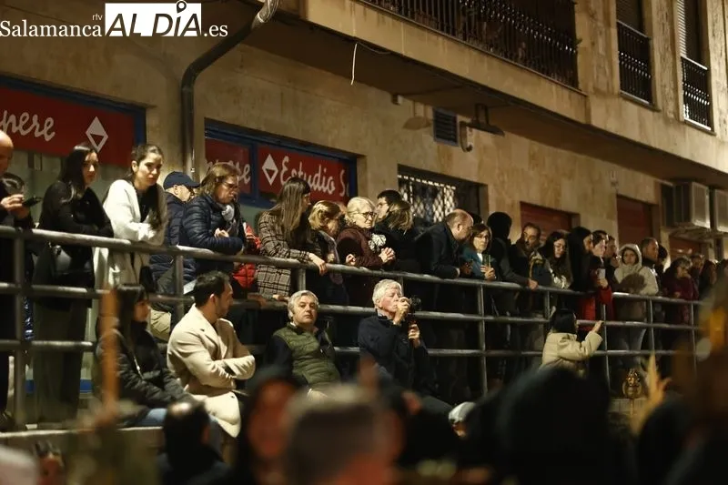 Foto 15 - Respetuoso cortejo f&uacute;nebre al Sant&iacute;simo Cristo de la Liberaci&oacute;n por las calles salmantinas