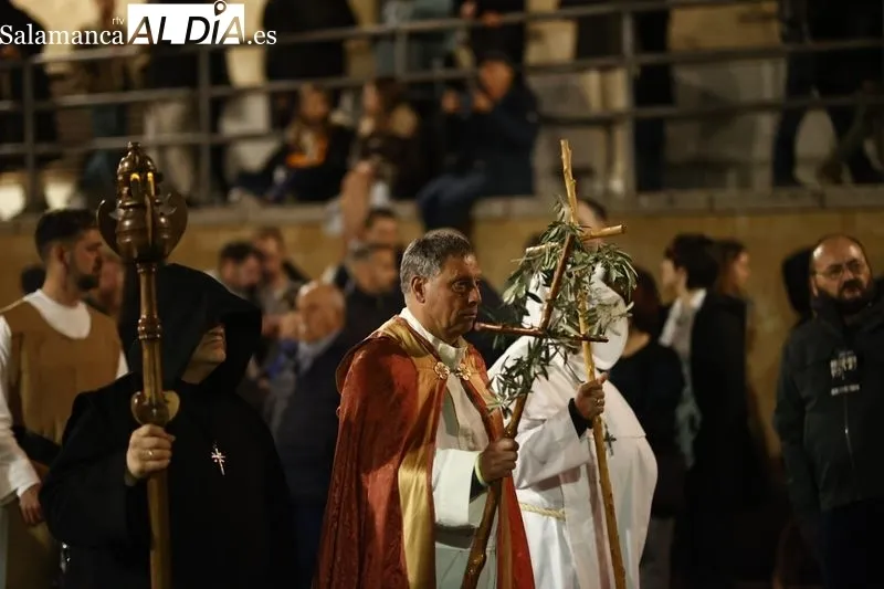 Foto 5 - Respetuoso cortejo f&uacute;nebre al Sant&iacute;simo Cristo de la Liberaci&oacute;n por las calles salmantinas