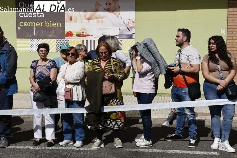 Foto 28 - Cientos de personas arropan a la Hermandad del Silencio durante toda la procesi&oacute;n