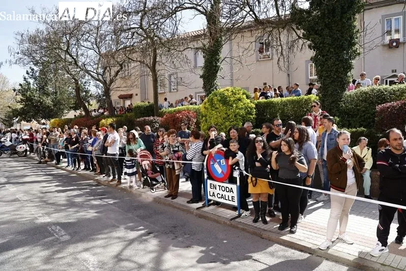 Foto 26 - Cientos de personas arropan a la Hermandad del Silencio durante toda la procesi&oacute;n