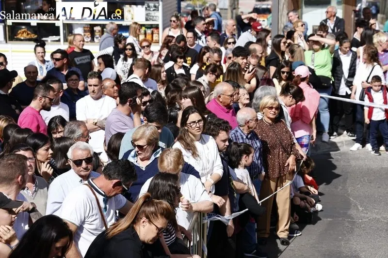 Foto 17 - Cientos de personas arropan a la Hermandad del Silencio durante toda la procesi&oacute;n