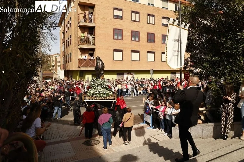 Foto 10 - Devoci&oacute;n por ver al Cristo de la Vela en este S&aacute;bado Santo