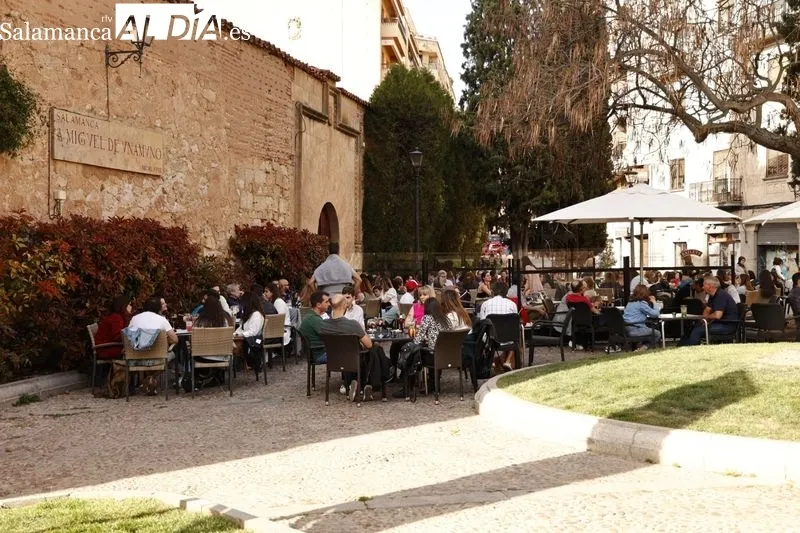 Foto 48 - El buen tiempo y la Semana Santa llenan de ambiente el centro de la ciudad