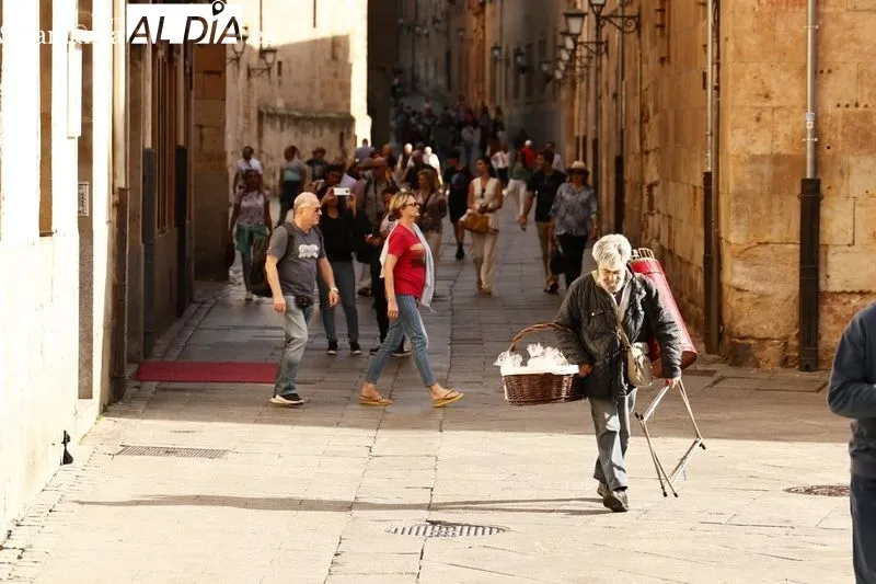Foto 47 - El buen tiempo y la Semana Santa llenan de ambiente el centro de la ciudad