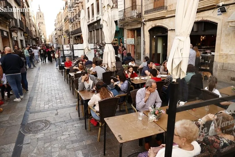 Foto 41 - El buen tiempo y la Semana Santa llenan de ambiente el centro de la ciudad