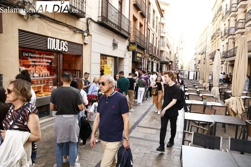 Foto 40 - El buen tiempo y la Semana Santa llenan de ambiente el centro de la ciudad