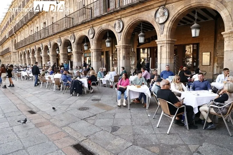 Foto 39 - El buen tiempo y la Semana Santa llenan de ambiente el centro de la ciudad