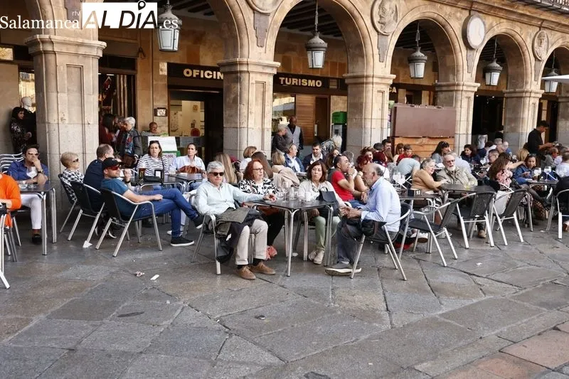 Foto 38 - El buen tiempo y la Semana Santa llenan de ambiente el centro de la ciudad