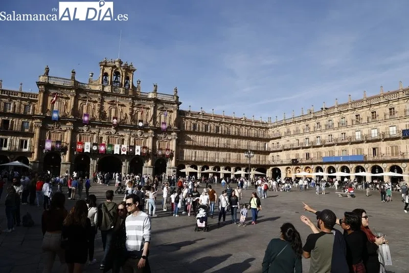 Foto 37 - El buen tiempo y la Semana Santa llenan de ambiente el centro de la ciudad