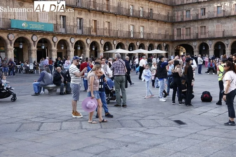 Foto 36 - El buen tiempo y la Semana Santa llenan de ambiente el centro de la ciudad